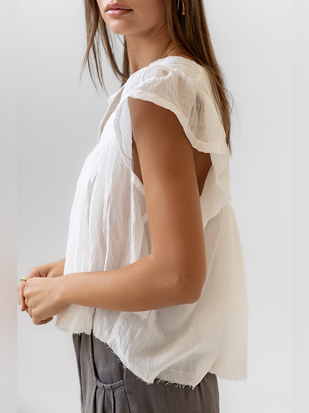 NWT Bohme Leia Flutter Sleeve Lightweight Pleated Blouse in Cream - Picture 6 of 12